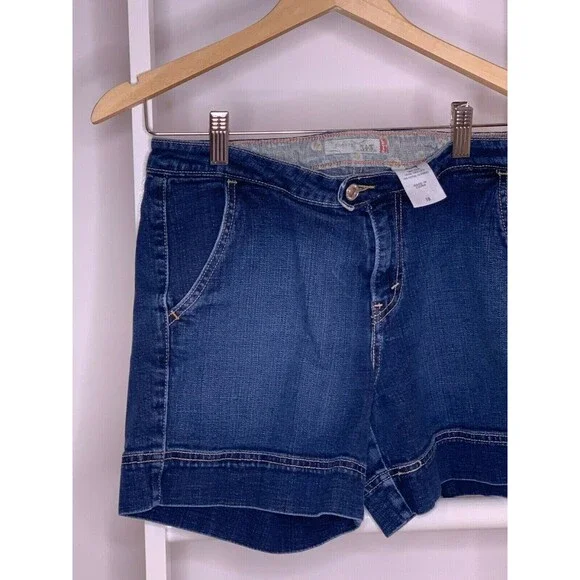 Levis Shorts Womens 10 Blue Denim Mid Length Mid Wash Pocket Button & Zipper - Picture 5 of 5